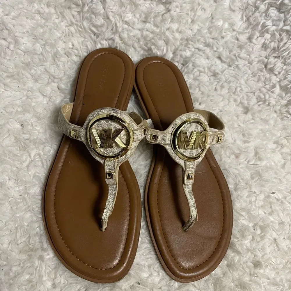 Michael Kors Aubrey Synthetic beige Thong Sandal gold tone logo accent SZ9.5M